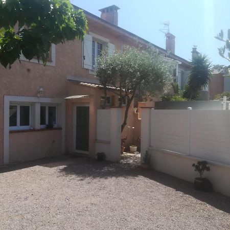 Sur Le Quai De Port Frejus Fréjus Exterior foto