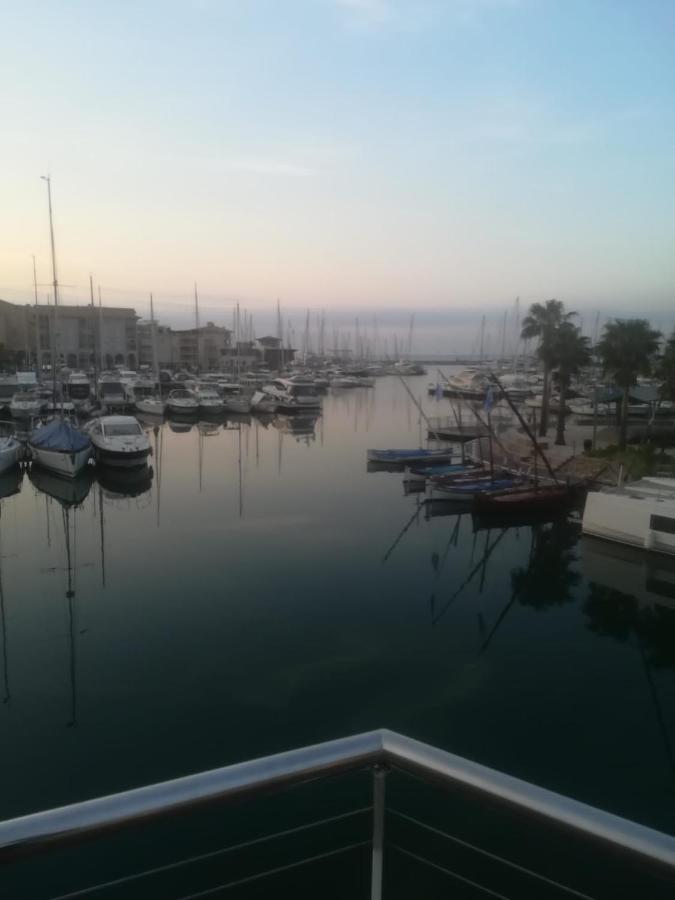 Sur Le Quai De Port Frejus Fréjus Exterior foto
