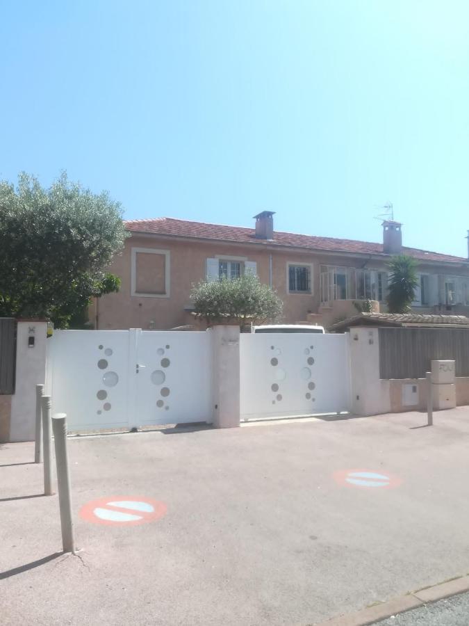 Sur Le Quai De Port Frejus Fréjus Exterior foto