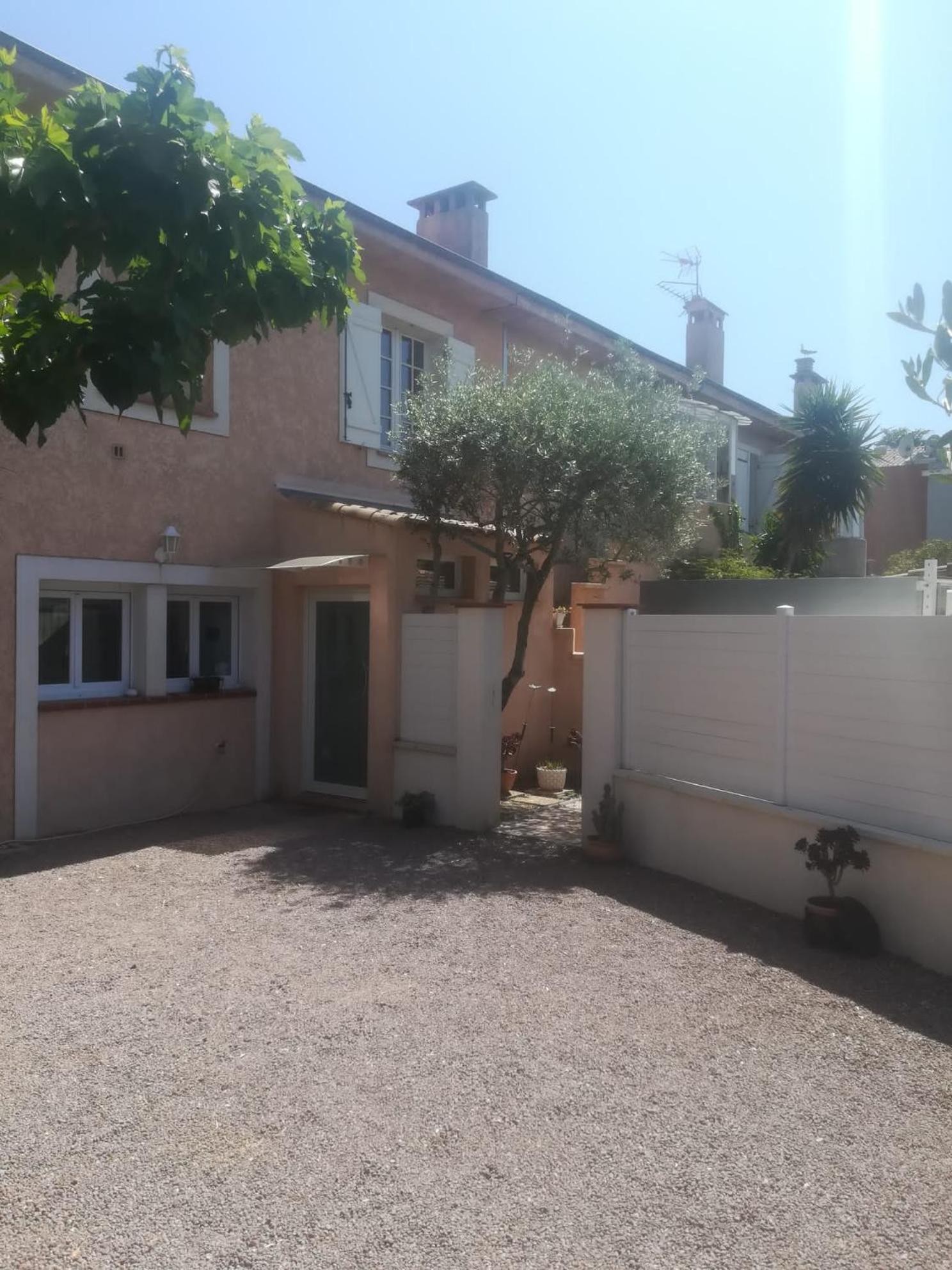 Sur Le Quai De Port Frejus Fréjus Exterior foto